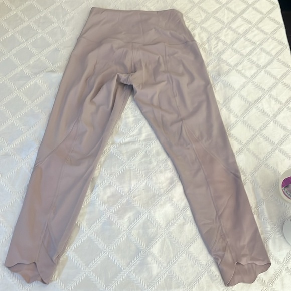 Lululemon scalloped capri leggings - Picture 2 of 4